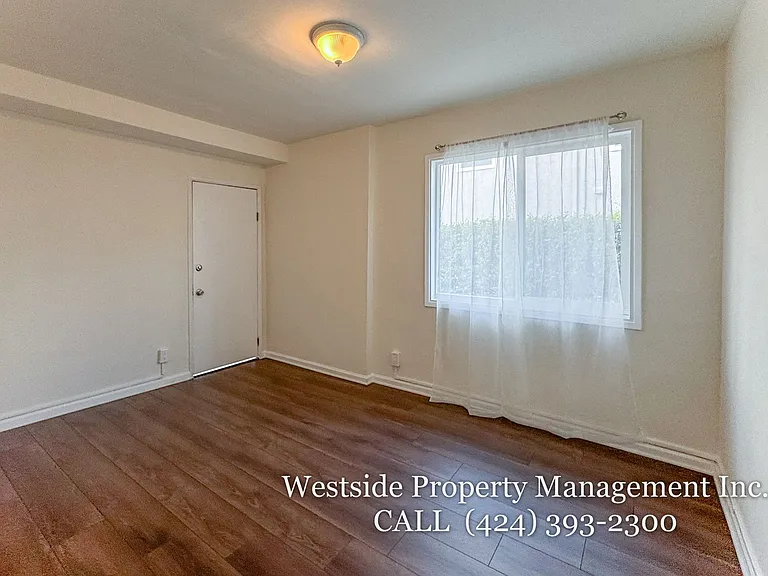 1260 W 39th St #6 — Photo 10