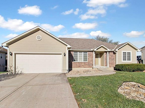 2nd image of 722 SW Ginger Hill Dr