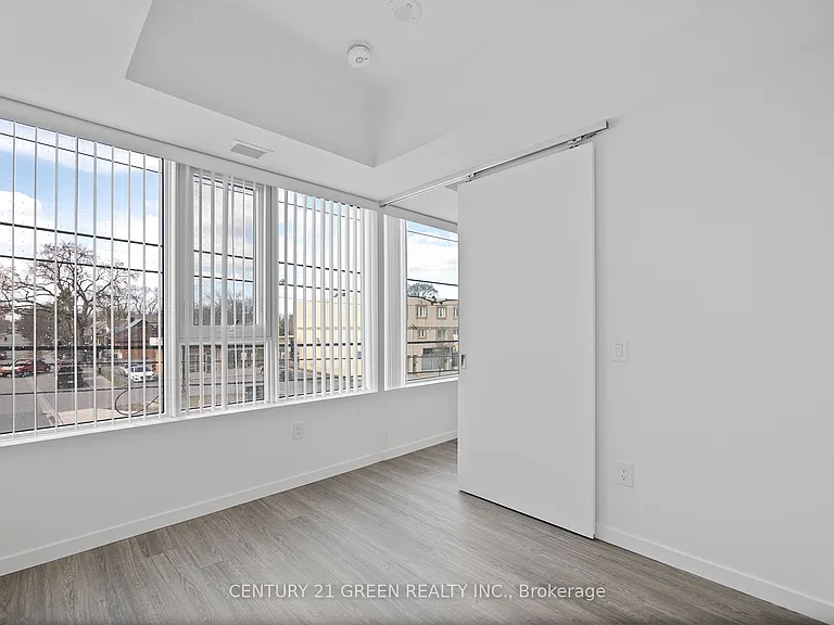 689 The Queensway #216 — Photo 32