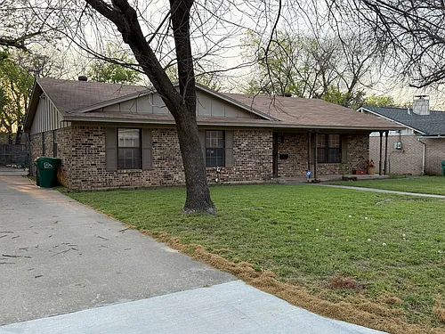 1920 Leslie St Photo 1