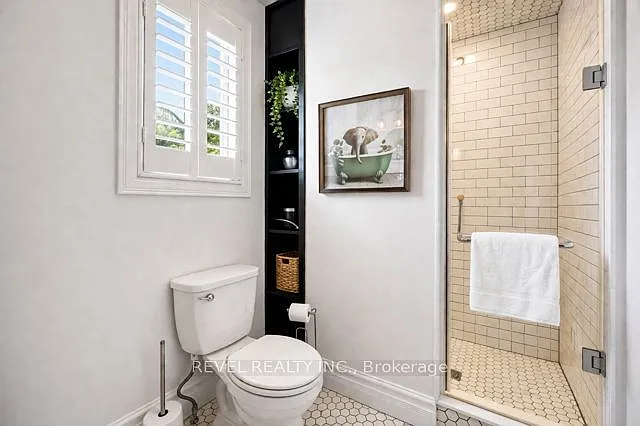 296 Queen St S #A — Photo 12