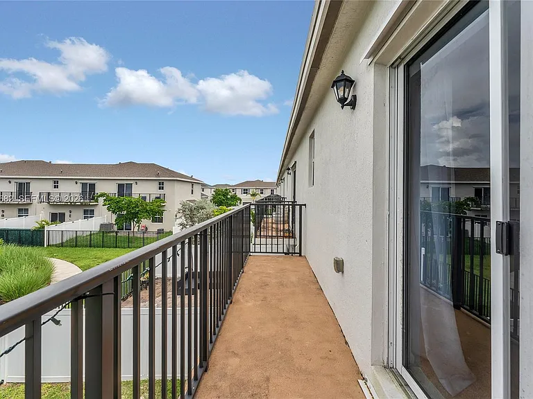 805 SE 18th St #805 — Photo 20