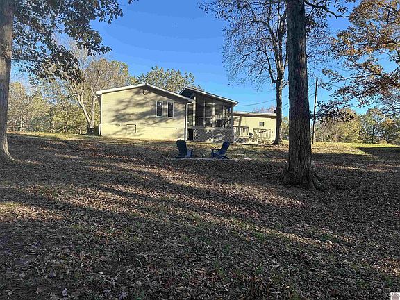 3rd image of 769 Red River Rd