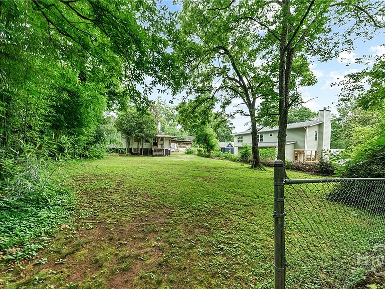 1455 E Broad St — Photo 32