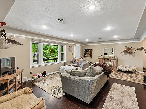 5th image of 431 E Pleasant View Dr