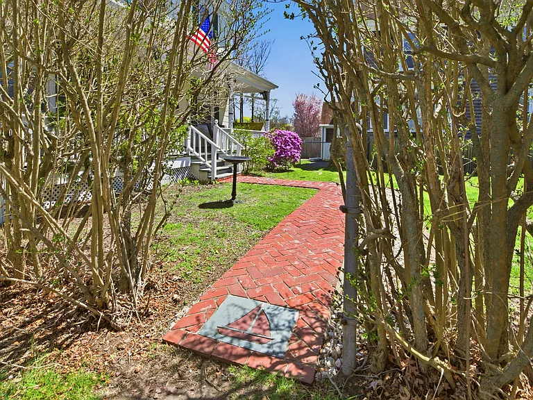 90 Gibbs Ave #A — Photo 6