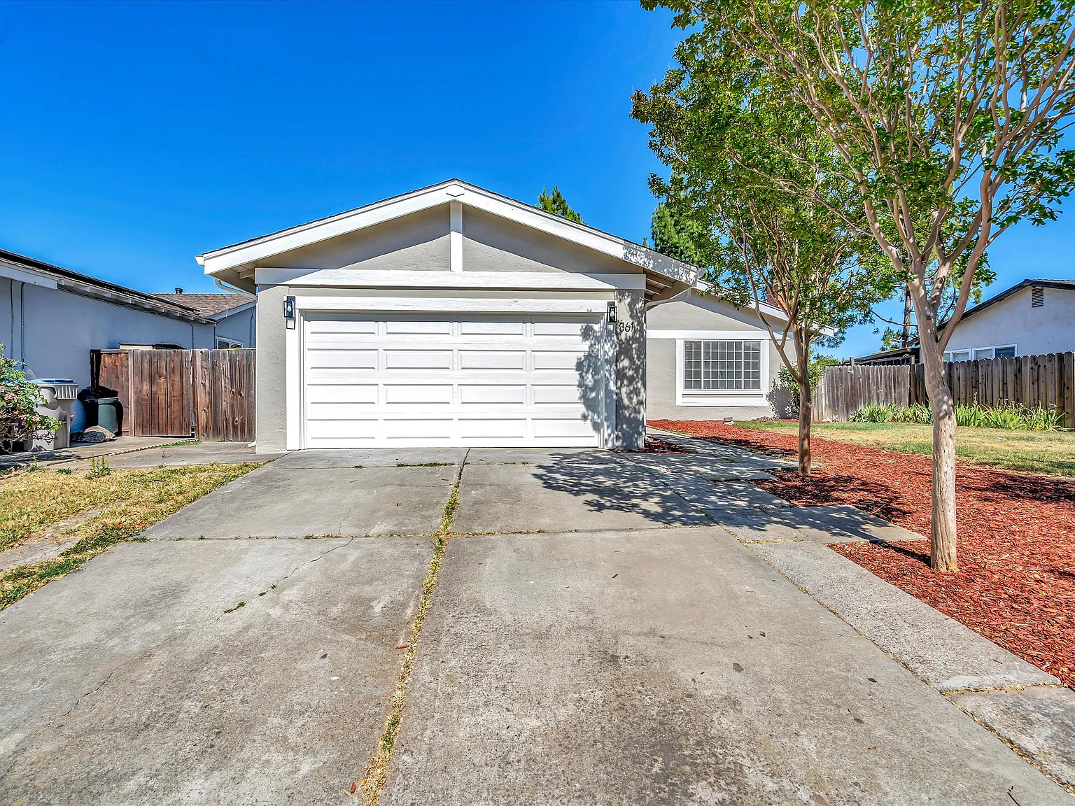 3 bed, 1470 sqft, $4,350 — Photo 3