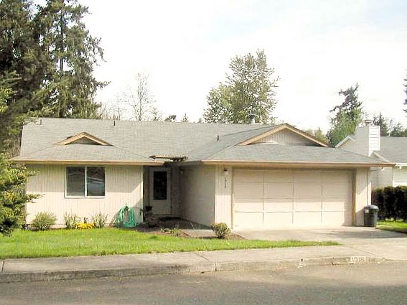 1st image of 1918 NE 107th St