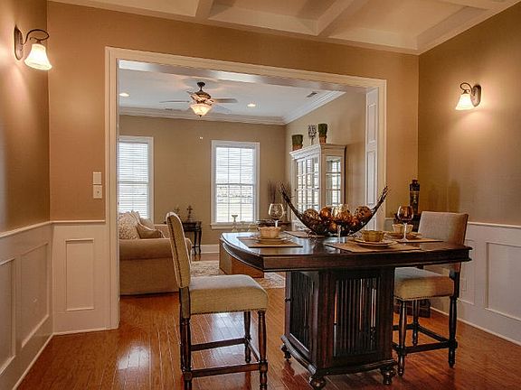 4th image of 1637 Mystic St #118