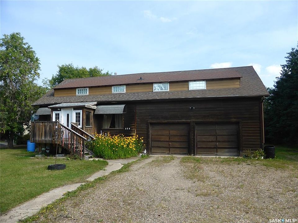 1st image of 225 1st AVENUE E