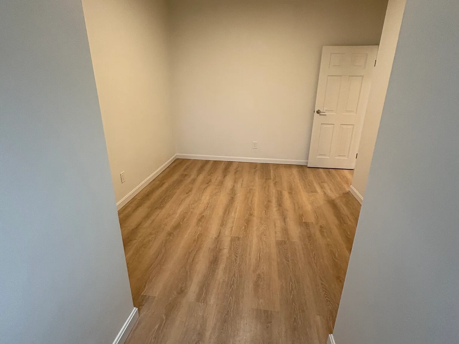 3 bed, 1000 sqft, $4,800 — Photo 2