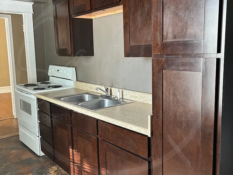 1115 E 41st St — Photo 11
