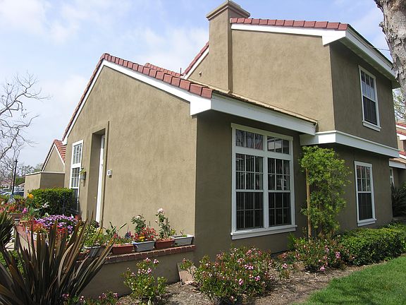 Exterior Side View 1