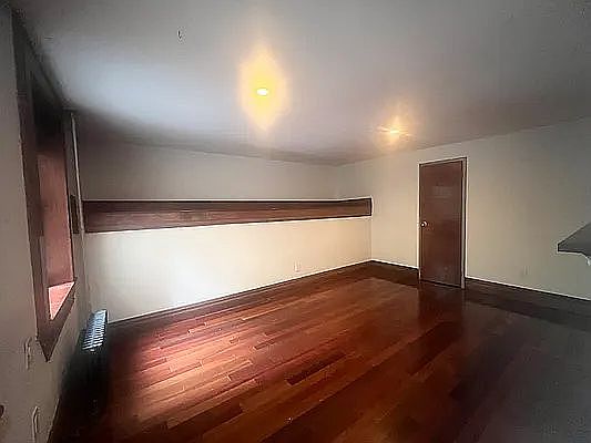 2nd image of 19 Barrow St APT 1D
