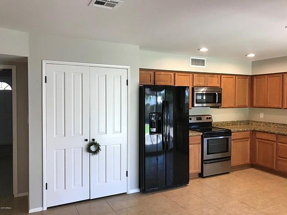 5th image of 415 S Otero Cir