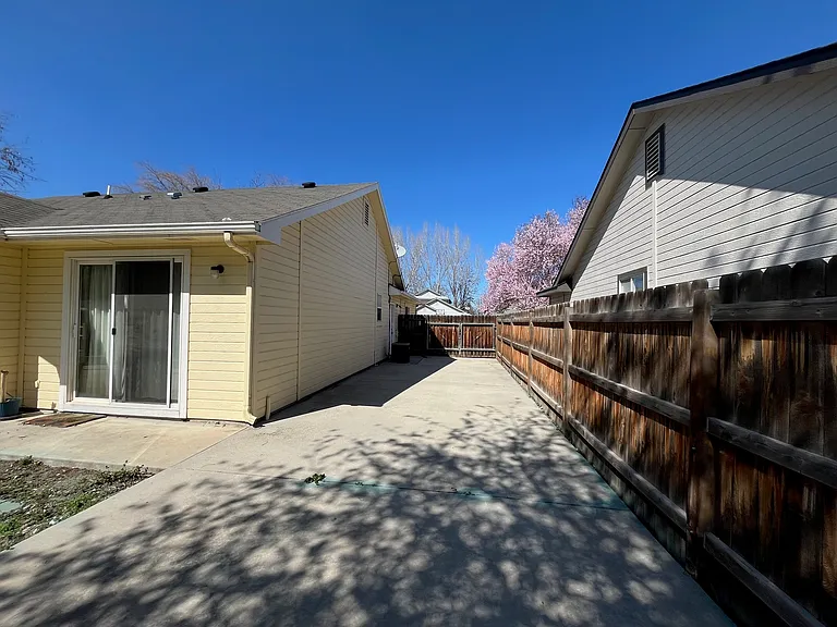 11917 W Lewisburg Ct — Photo 2