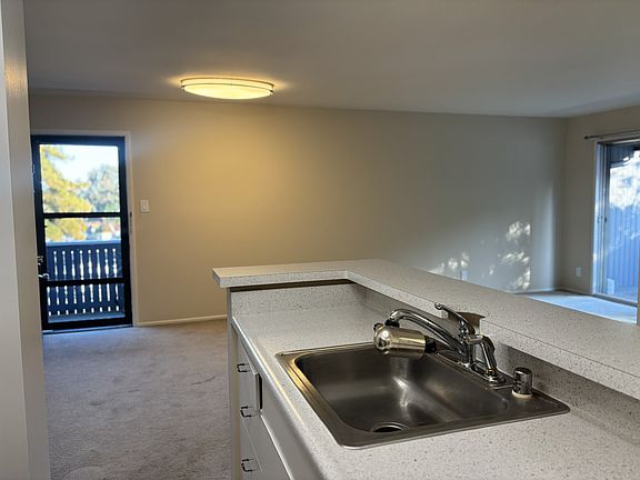 4th image of 217 Boardwalk Ave APT H