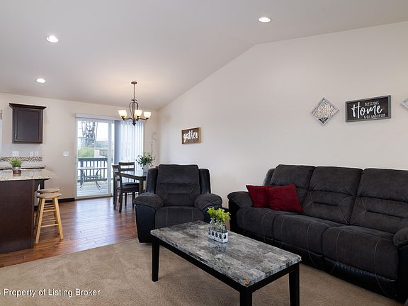 3rd image of 1546 Marilyn Way