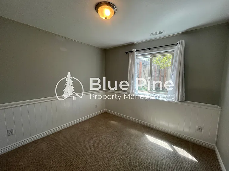 1941 N Oakbrook Rd — Photo 25