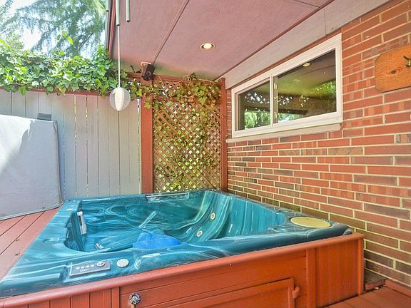 4th image of 4500 NE 171st St