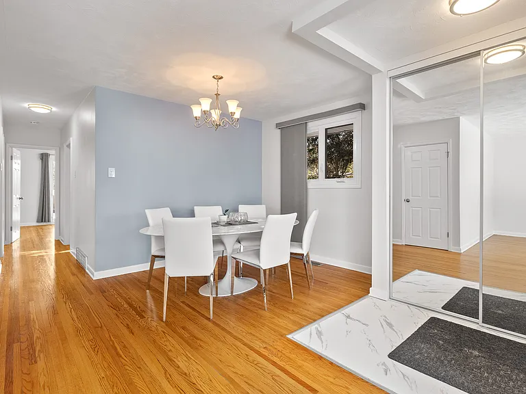 1263 Cobden Rd #1 — Photo 4