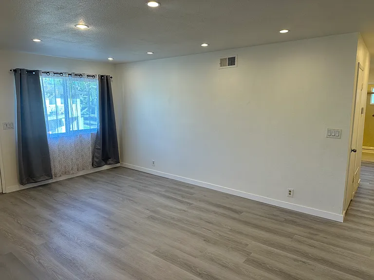 2129 Mann Ave #4 — Photo 7