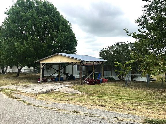 3rd image of 304 N Lampasas St