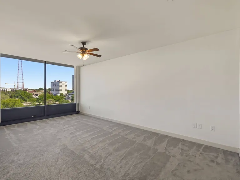 700 W 31st St #404 — Photo 27