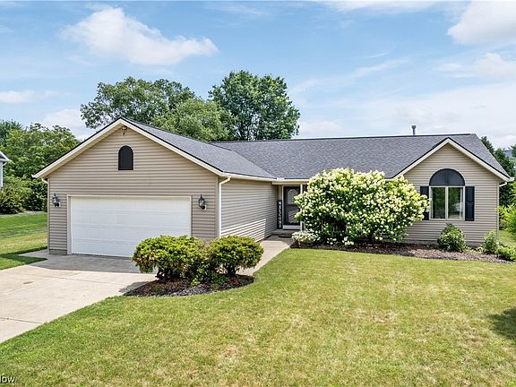 2nd image of 132 Red Oak Dr