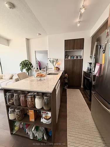 2520 Eglinton Ave W Photo 1