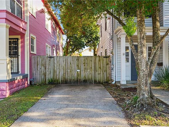 3rd image of 2111 Dante St