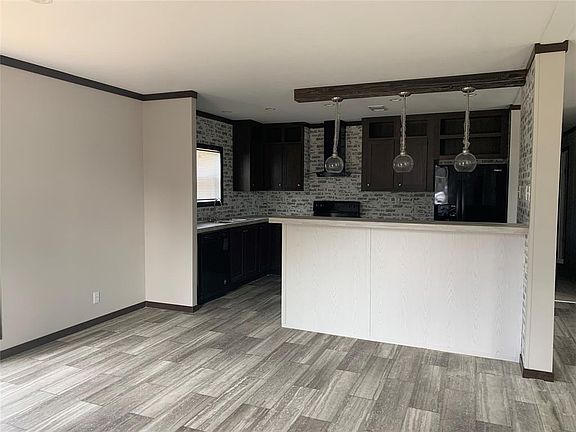 4th image of 101 Bowie St
