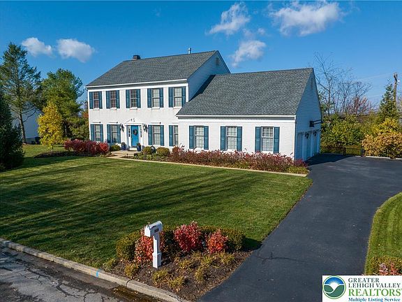 2nd image of 3707 Oakwood Trl