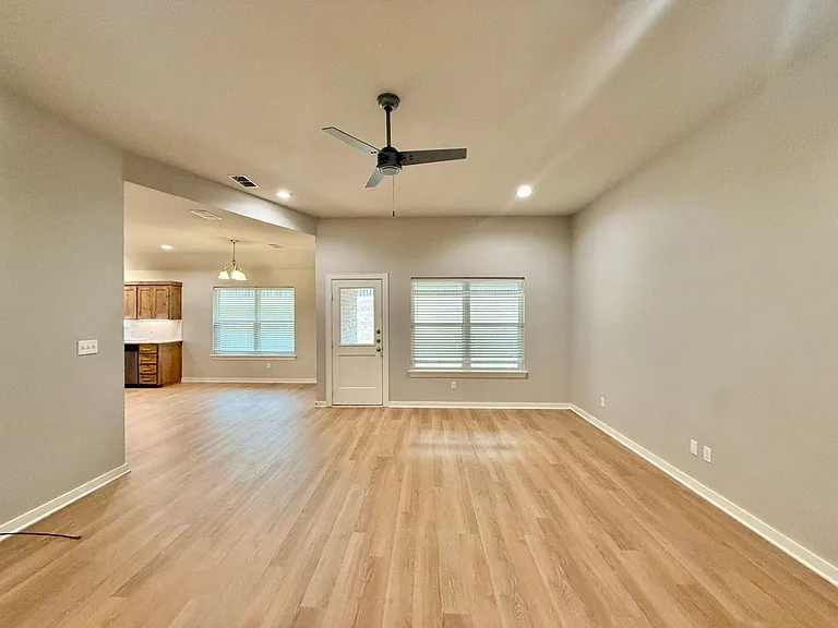 4822 FM 346 E — Photo 3