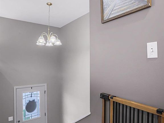 3rd image of 431 Eve Estates Dr