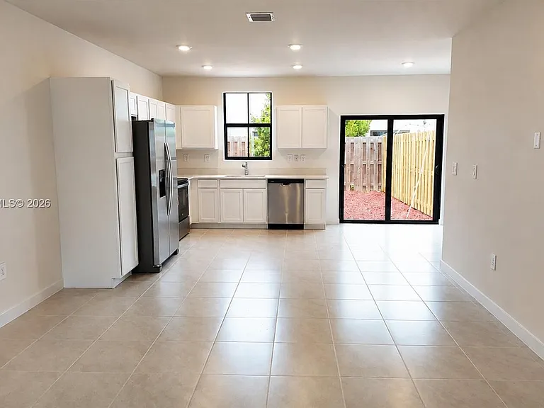 1381 NE 4th Ave #1381 — Photo 6