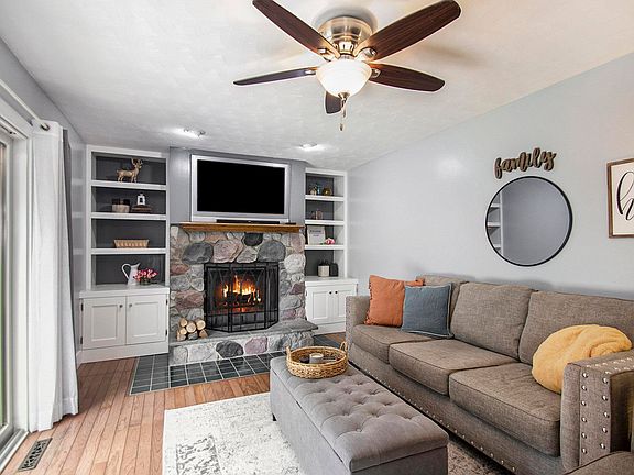 5th image of 54845 Kristi Ln