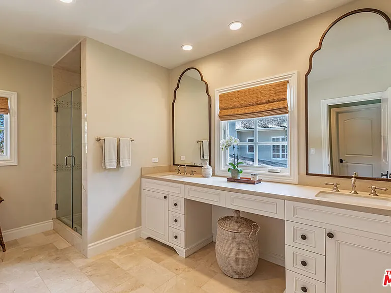 1185 Corsica Dr — Photo 16