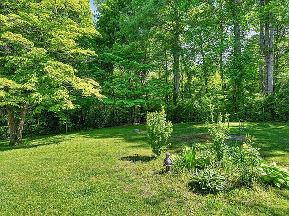4th image of 417 Margaret Cir