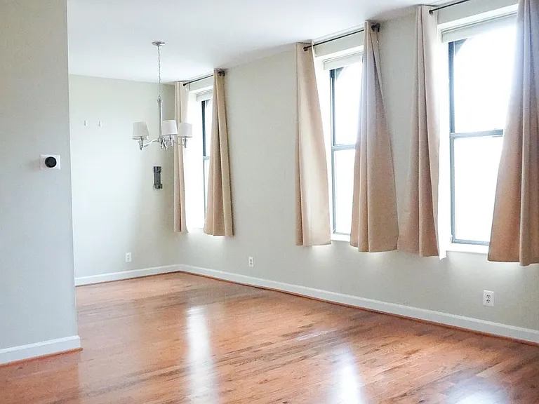 1830 17th St NW #305 — Photo 2