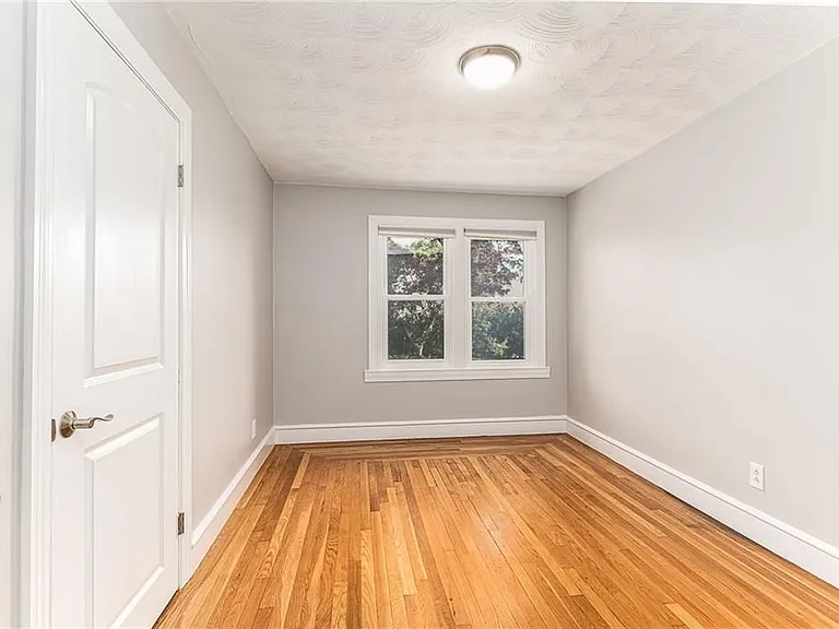 76 Crossland Rd — Photo 22