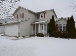 W201N16270 Ash Dr, Jackson, WI 53037