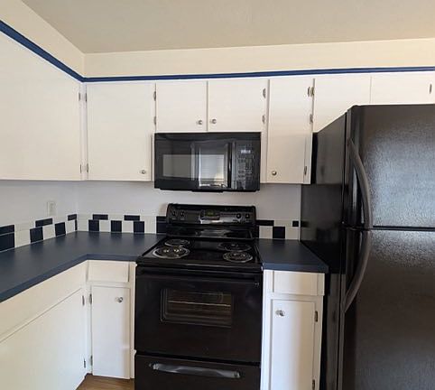 3rd image of 664 Thompson Ave NE #664