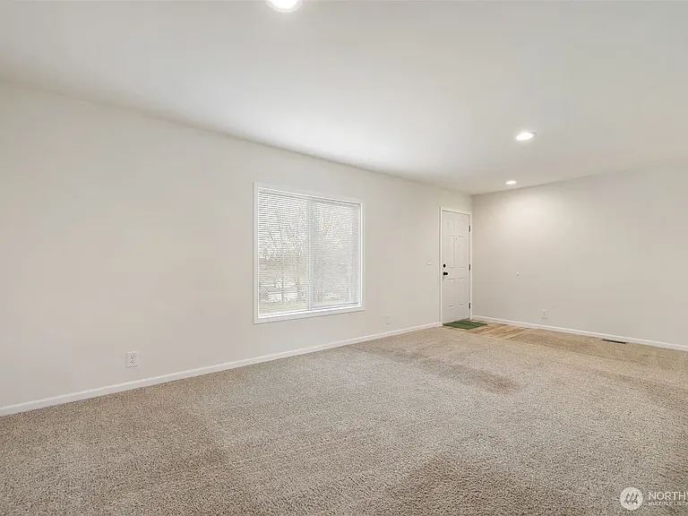 10206 SE Grand View St — Photo 4