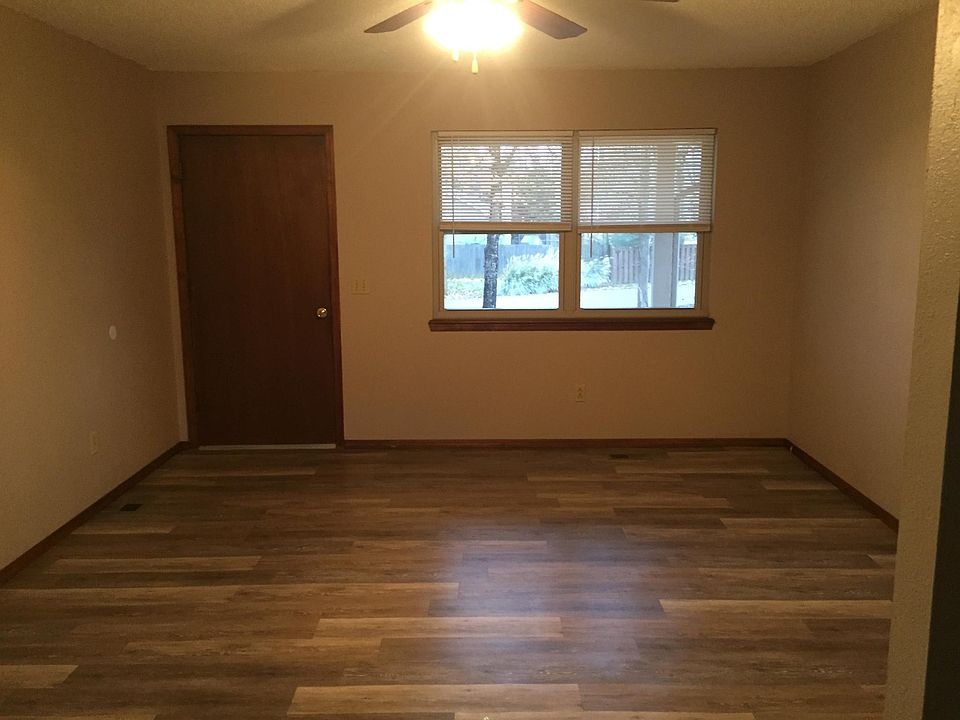 1st image of 414 Dickson St