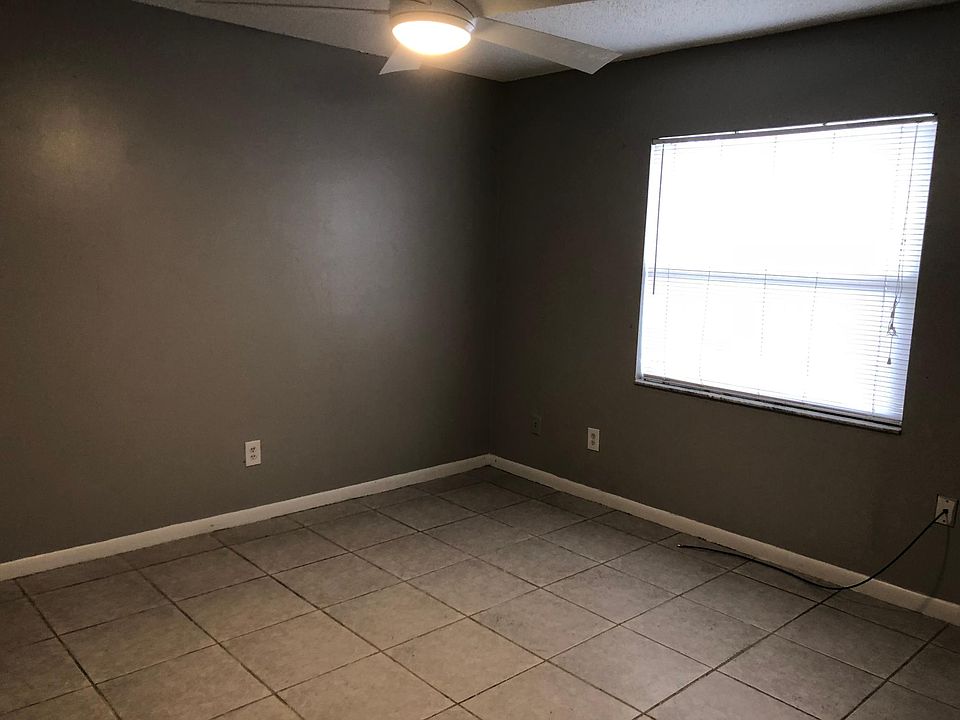 1st image of 3009 Center St