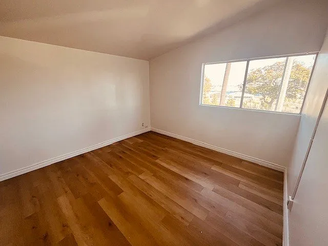 123 W 12th St (Beacon Harbor View, LLC) — Photo 18
