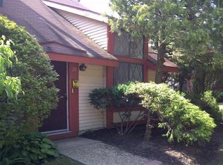 28 Shetland Dr, Clementon, NJ 08021