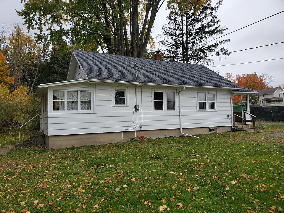 The four windows on the left fill the LR with sunlight all day, and single window is in the kitchen. Far left is my favorite - a little porch - not heated, but bright and private.