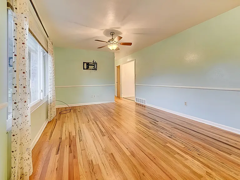 34 N Garland Ave — Photo 17